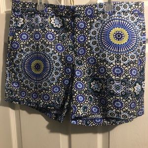 - - Size 8 Banana Republic nice dressy boho print shorts, from zipper, lik…